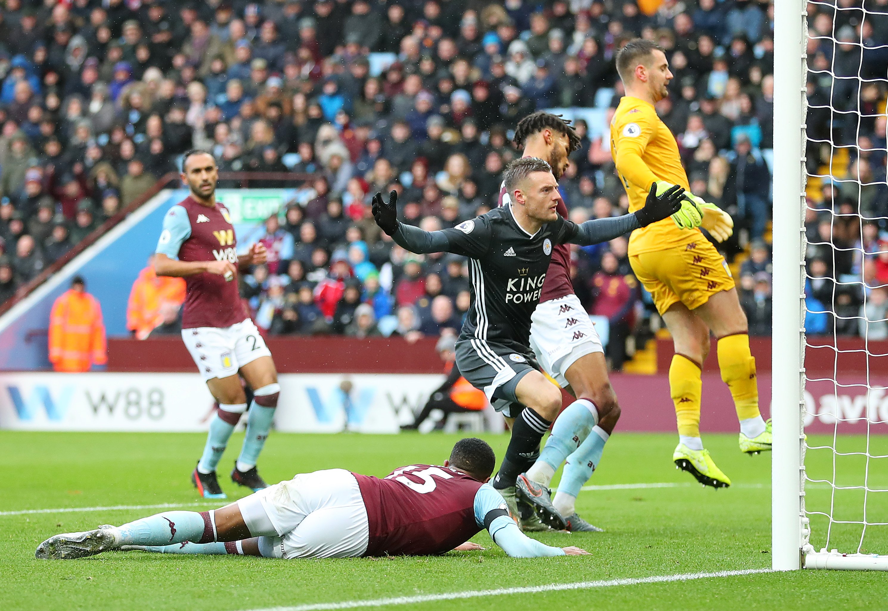 伊布:圣地亚哥是一名“杀手”,他有能力在禁区内制造威胁.